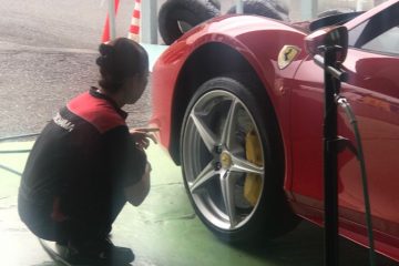 Ferrari 458 Spider タイヤ交換