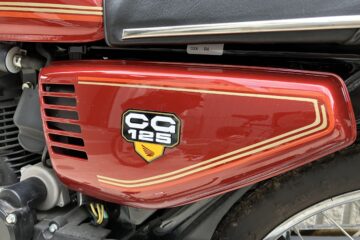 HONDA CG125 custom 塗装 スムージング メッキ丸目ライト フォークカバー 旧型エンブレムステッカー作成 カスタム ㈲鈴木自動車